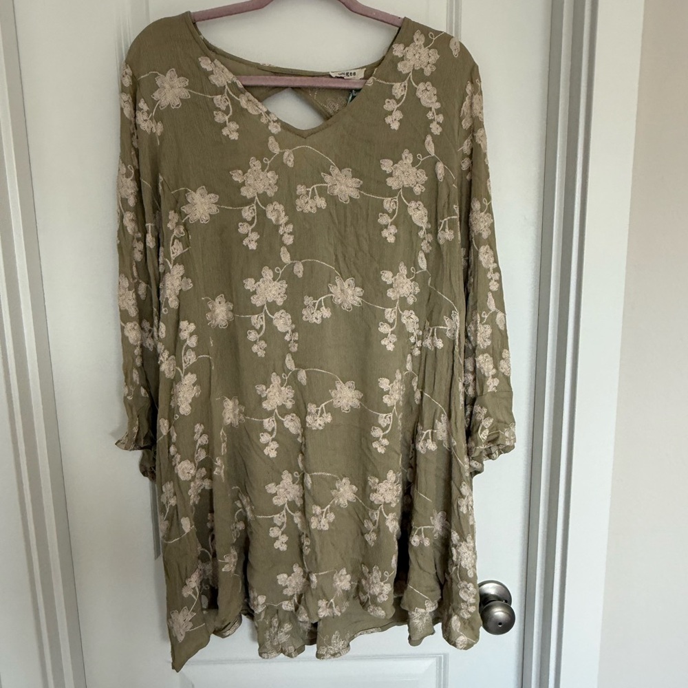 NWT Umgee Olive Floral Embroidered Tunic